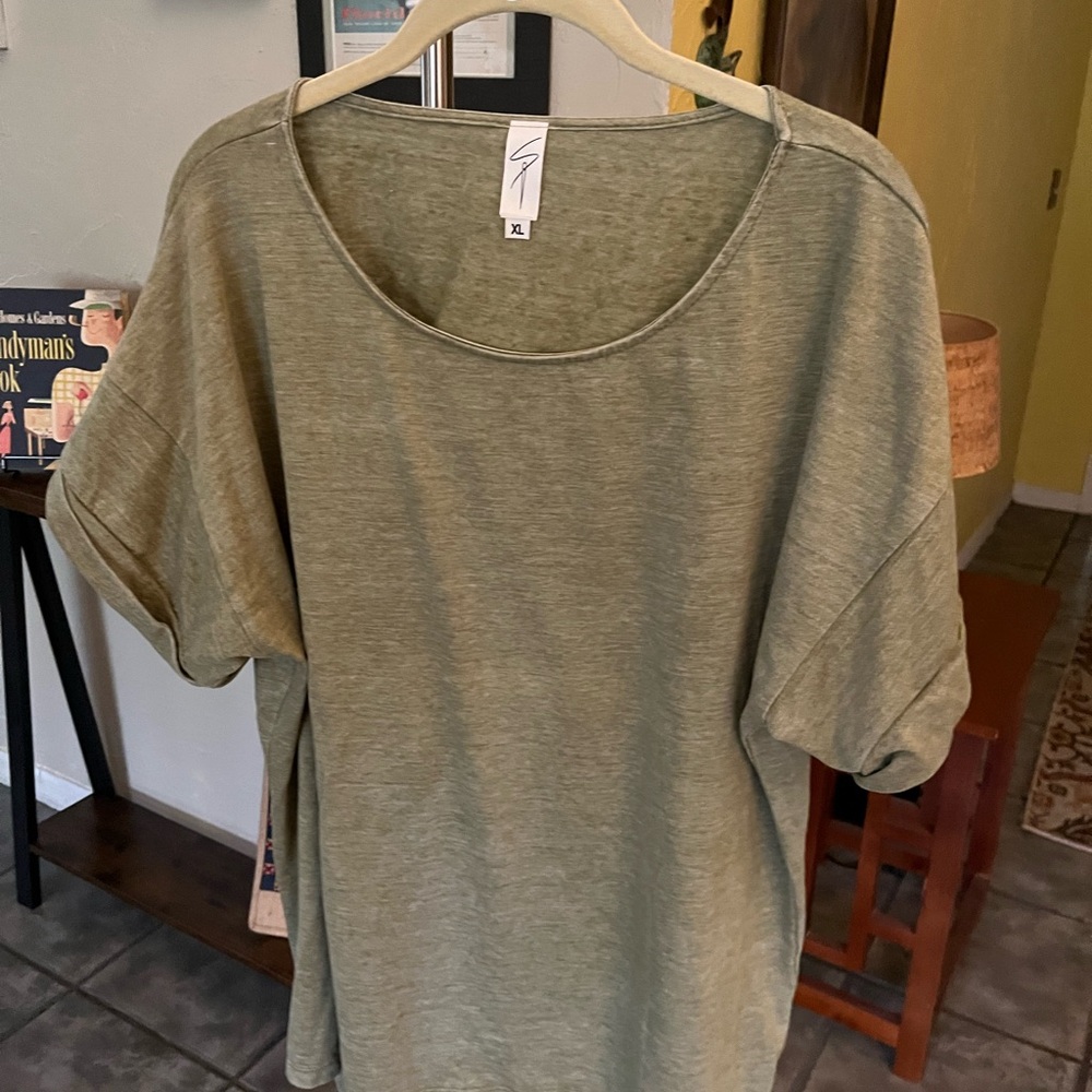 Source Unknown Sage Green Short Sleeve Top